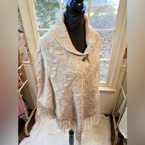 Debbie Morgan Sweater Poncho Fringe Women’s Size Medium Tan Cowl Neck Top - Picture 6 of 12